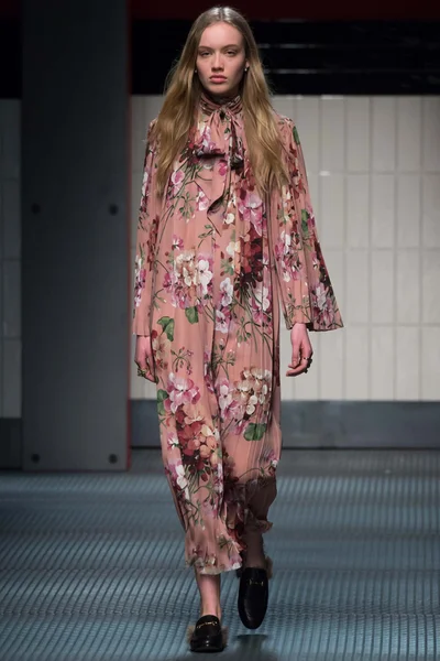 Look 10